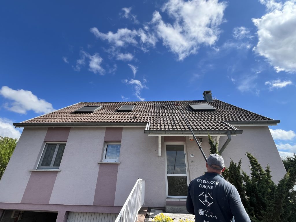 Nouveauté : Démoussage toiture par système de brossage à moteur pneumatique