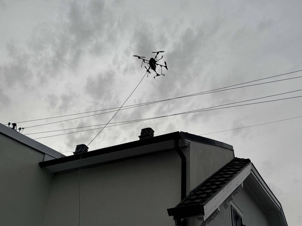 Nettoyage et démoussage de toiture par drone à Sausheim près de Munchhouse